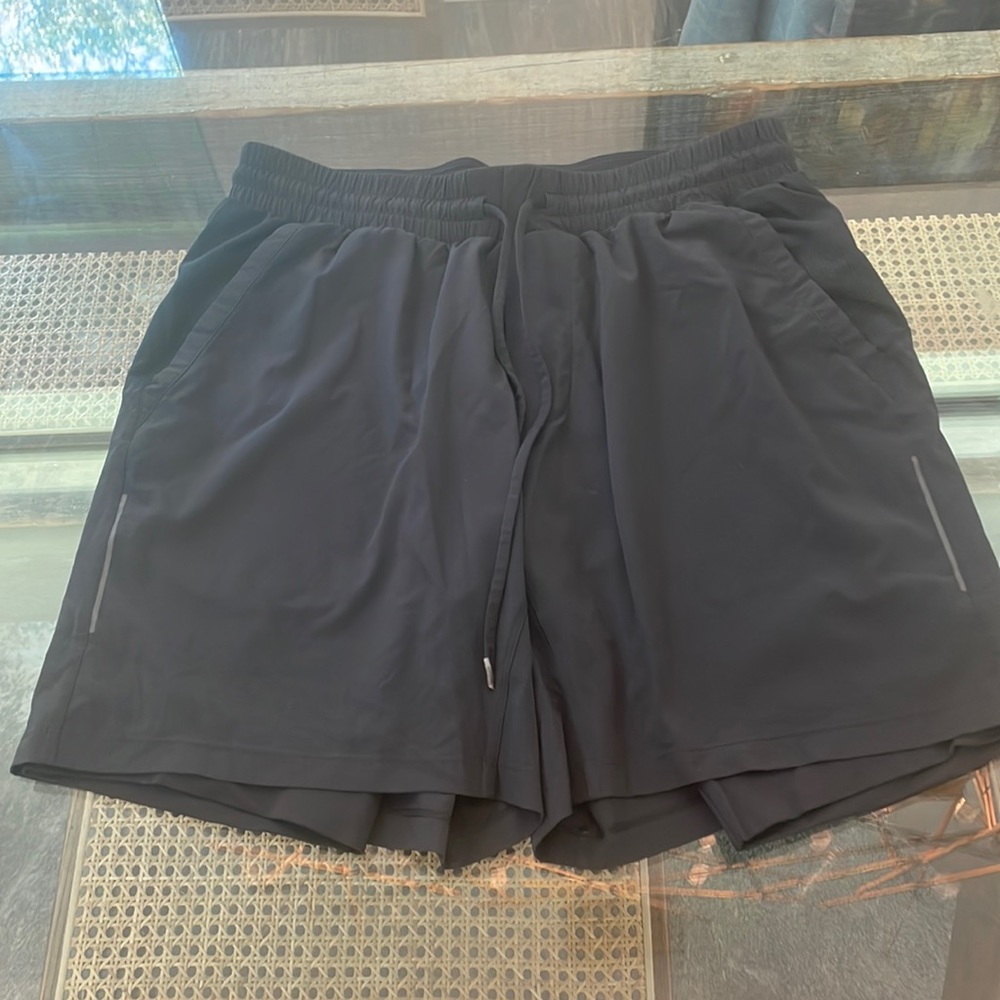 Men’s Lululemon Compression Lined Shorts. Size L. 7” Inseam.